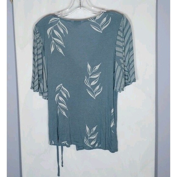 Lucky Brand Wrap Top Sz M Chevron Floral Leaves Deep Vneck Flowy Boho Whimsical - Picture 4 of 10